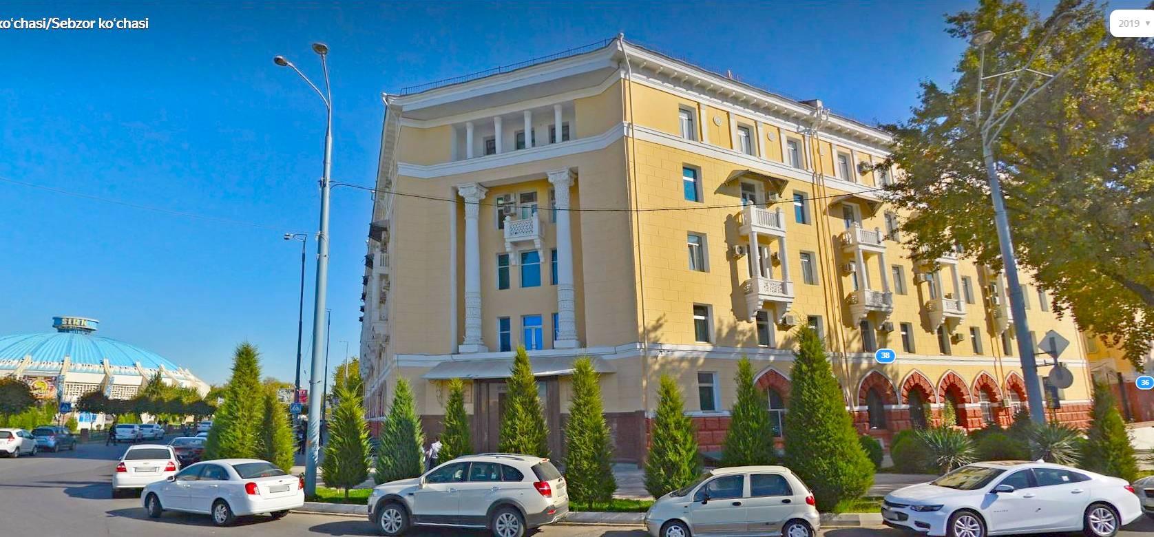 Угловое здание на Хадре