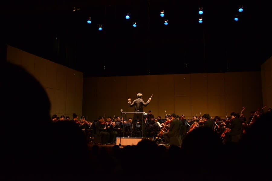 Sonata orkestri ijrosida Kino Simfoniya konserti